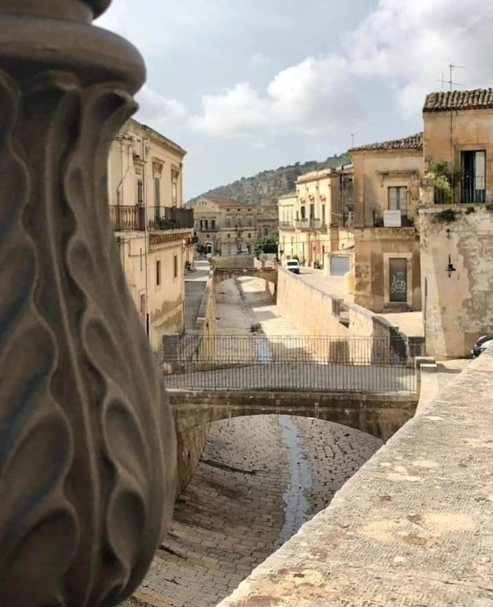 Casa Di Elena - Centro Storico Daire Scicli Dış mekan fotoğraf